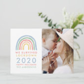 Kleurrijke regenboogkerst dat we hebben overleefd (Staand voorkant)