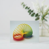 Kleurrijke regenboogslinky speelgoed voor kinderen briefkaart (Staand voorkant)