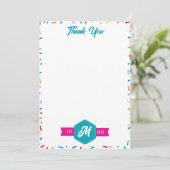 Kleurrijke regenboogspatten Retro monogram Bedankkaart (Staand voorkant)