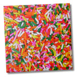 Kleurrijke regenboogspringen tegeltje<br><div class="desc">Super lieve kleine print met de altijd populaire ijs regenboog sprinkles. Geweldig voor de liefhebber van ijs of snoep. Hoe schattig zou dit zijn in een ijssalon of een bakkerij? Of je deze tegel wilt gebruiken als een klein onderzetter of trivet voor een drink of bord... of je wilt groot...</div>
