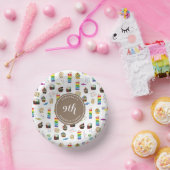 Kleurrijke regenboogtaart strooit verjaardagsfeest papieren kommen (Feest)