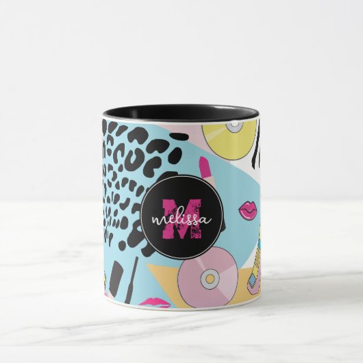 Kleurrijke Retro 1990's Nineties Patroon Monogram Mok (Midden)