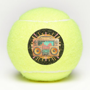 Kleurrijke retro jaren ’80 boombox met een zonnest tennisballen