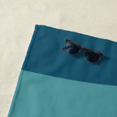 Kleurrijke retro-stijl golft decoratie strandlaken (In situ)