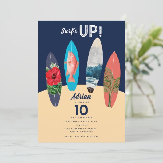 Kleurrijke retro surfplanken surft omhoog verjaard kaart (Staand voorkant)