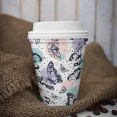 Kleurrijke retro vlinders patroon. papieren bekers