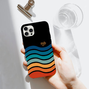 Kleurrijke Retro Wavy Stripes Patroon met Monogram iPhone 15 Mini Hoesje