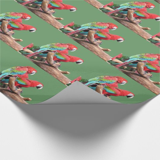 Kleurrijke rode en groene papegaaien vakantie Kers Cadeaupapier (Hoek)