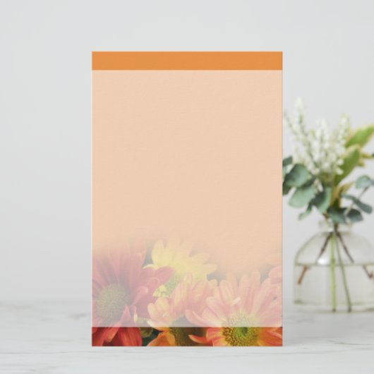 Kleurrijke rode, gele en oranje melkbloemen. briefpapier (Staand voorkant)