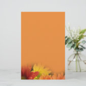 Kleurrijke rode, gele en oranje melkbloemen. briefpapier (Staand voorkant)