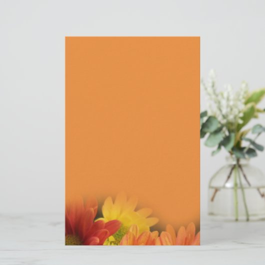 Kleurrijke rode, gele en oranje melkbloemen. briefpapier (Staand voorkant)