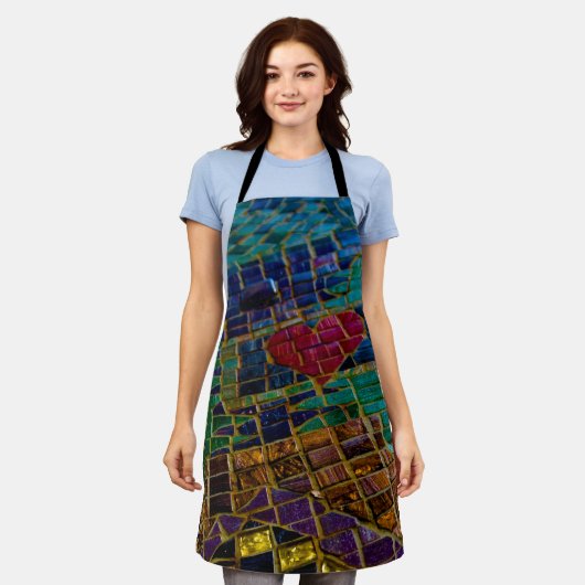 Kleurrijke rode hart mozaïek schort (Gedragen)