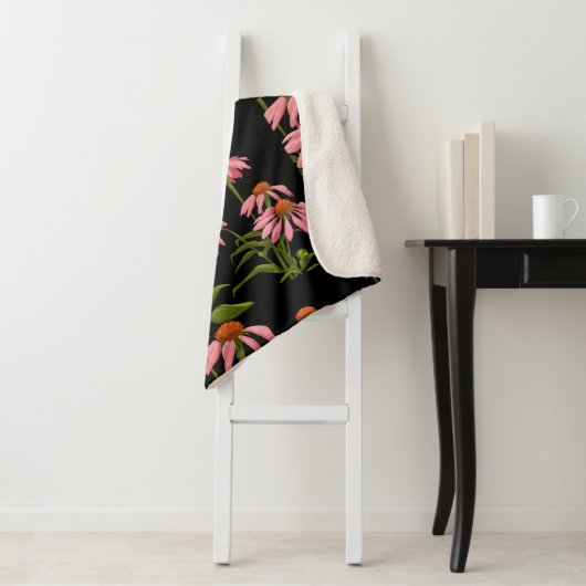 Kleurrijke roze bloemen op een zwarte achtergrond sherpa deken (In situ)