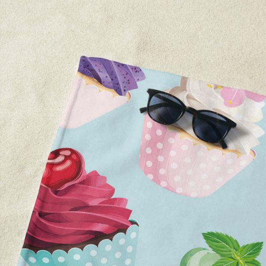 Kleurrijke roze en Blauwgroen Cupcakes Summer Pool Strandlaken (In situ)