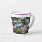 Kleurrijke roze en Paarse hydrangea Design Latte M Mok (Rechterhoek)