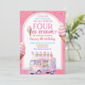 Kleurrijke roze ijs schreeuw voor ijs vierde kaart (Staand voorkant)