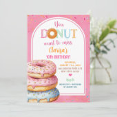 Kleurrijke roze pastel gestrooide donuts verjaarda kaart (Staand voorkant)