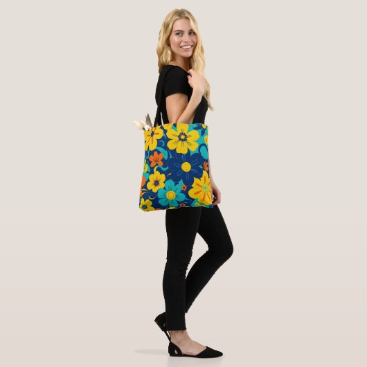 Kleurrijke Rush Blooms-Dopamine Style-Retro Bloeme Tote Bag (Op model)