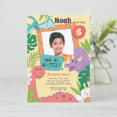 Kleurrijke Schattigee Dinosaurus Verjaardagsfeest Feestdagenkaart (Staand voorkant)