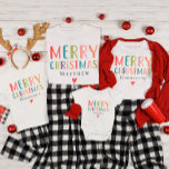 Kleurrijke Schattigee vrolijke kerst matching fami T-shirt<br><div class="desc">Dit leuke en leuke Merry Christmas kinder shirt biedt een plek voor u om een naam toe te voegen,  met 'Merry Christmas' in kleurrijke heldere typografie. Verkrijgbaar in alle maten,  dus het perfecte ontwerp voor uw bijpassende familie kerst shirten.</div>