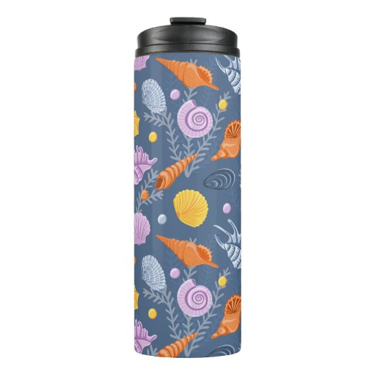 Kleurrijke schelpen en algen op blauw thermosbeker (Voorkant)