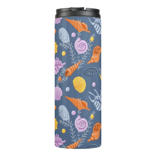 Kleurrijke schelpen en algen op blauw thermosbeker (Achterkant)