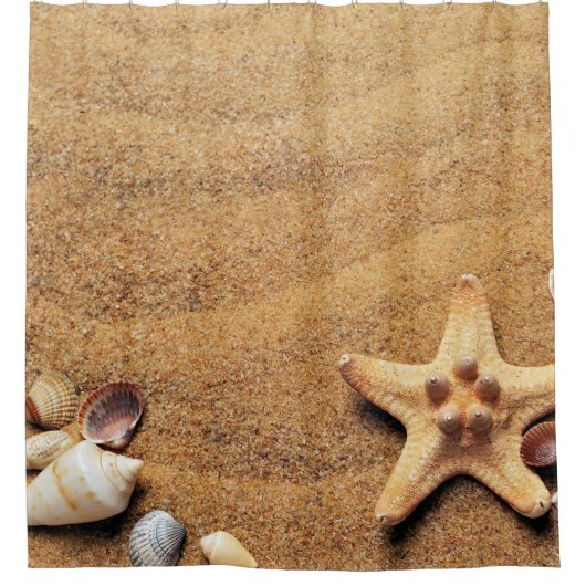 Kleurrijke schelpen op het zand douchegordijn (Voorkant)