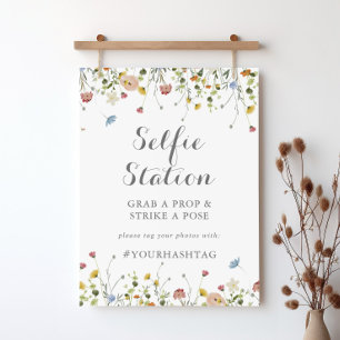 Kleurrijke sierlijke wilde bloemen selfie station  poster