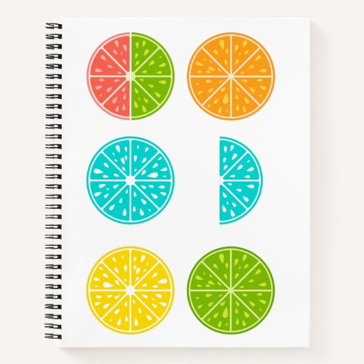 Kleurrijke sinaasappelschets en gevoerd notitieboek (Voorkant)