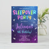 Kleurrijke Sleepover Party Verjaardagsuitnodiging Kaart (Staand voorkant)