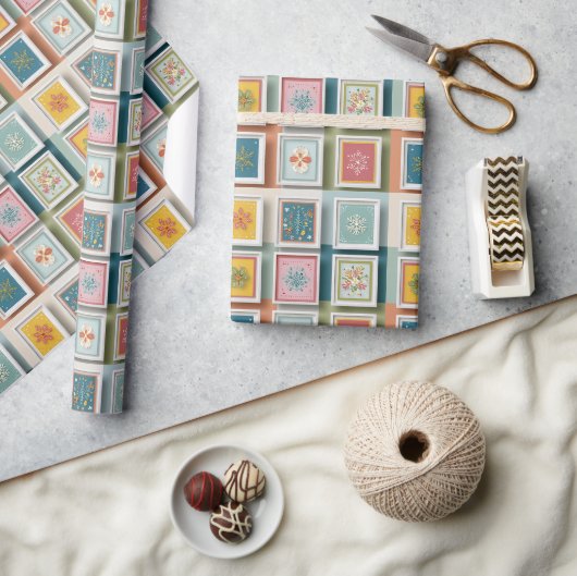 Kleurrijke Sneeuwvlokken op Pastelkleurige Patchwo Cadeaupapier (Crafts)