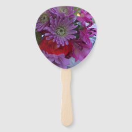 Kleurrijke snijbloemen op een aanpasbare handventi handwaaier