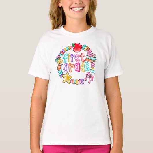 Kleurrijke snoeparmband eerste klas t-shirt (Voorkant)