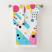 Kleurrijke, speelse vormen en stippen achtergrond bad handdoek (Insitu)