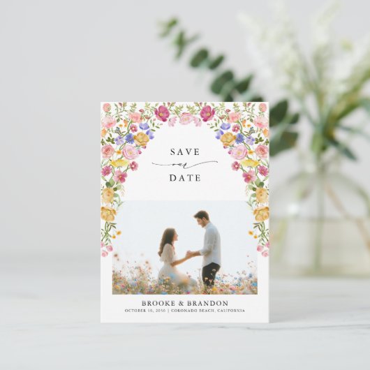 Kleurrijke Spring Wildflower Meadow Save the Date Briefkaart (Staand voorkant)