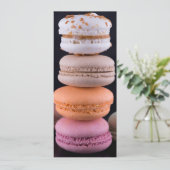 Kleurrijke stapel Franse Macarons Kaart (Staand voorkant)