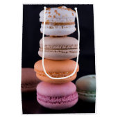 Kleurrijke stapel Franse Macarons Medium Cadeauzakje (Achterkant)
