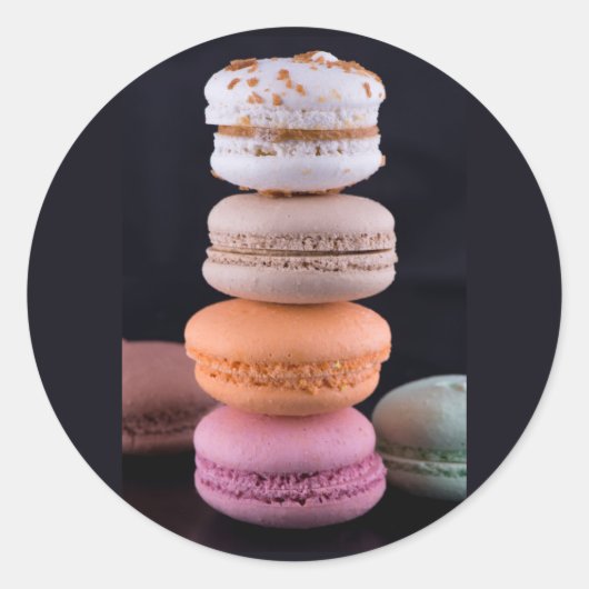 Kleurrijke stapel Franse Macarons Ronde Sticker (Voorkant)