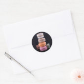 Kleurrijke stapel Franse Macarons Ronde Sticker (Envelop)