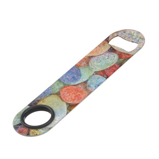 Kleurrijke stenen, steentjes, rotsen en water speed flessenopener (Voorkant Gekanteld)