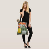 Kleurrijke stijl lentetulpen tote bag (Op model)