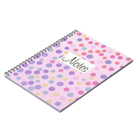 Kleurrijke stippen op pastelroze notitieboek (Linkerzijde)