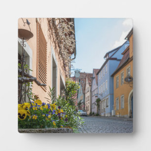 Kleurrijke straat in Rothenburg ob der Tauber Fotoplaat