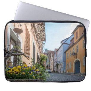 Kleurrijke straat in Rothenburg ob der Tauber Laptop Sleeve