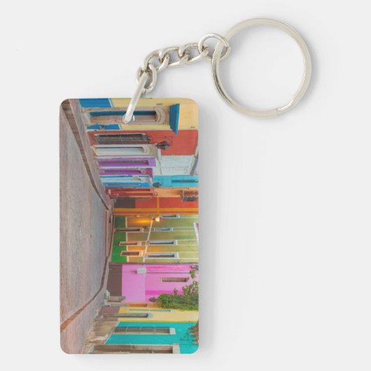Kleurrijke straatscène sleutelhanger (achterkant)