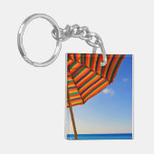 Kleurrijke strandparasol op een zonnige dag fotogr sleutelhanger (Voorkant Links)