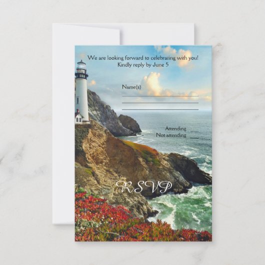 Kleurrijke strandvuurtoren trouw RSVP kaart (Voorkant)