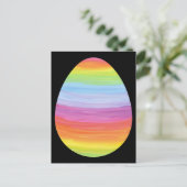 Kleurrijke strepen Gestreept Paasei op zwart Briefkaart (Staand voorkant)