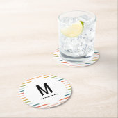 Kleurrijke strepen monogram cocktail ronde kartonnen onderzetter (Insitu)