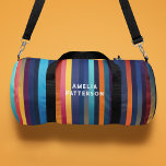 Kleurrijke Stripe Patroon Gepersonaliseerde Naam Plunjezak<br><div class="desc">Kleurrijke Stripe Patroon Gepersonaliseerde Naam Duffle Bag Gym Bag Sporttas heeft een modern kleurrijk gestreept patroon. Gepersonaliseerd met jouw naam in moderne scripttypografie. Maak een geweldig cadeau voor verjaardag,  kerst,  feestdagen,  Moederdag en terug naar school. Perfect voor sport,  sportschool,  reizen en meer. Ontworpen door ©2024 Evco Studio www.zazzle.com/store/evcostudio</div>